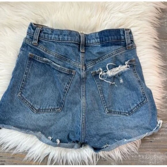 Abercrombie & Fitch High Rise 4" Mom Jean Shorts 26 / 2 Distressed - Picture 3 of 5